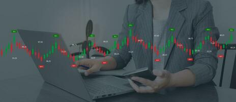 bedrijf groeit . analytisch zakenman planning bedrijf groei , strategie digitaal marketing, winst inkomen, economie, voorraad markt trends en bedrijf, technisch analyse strategie foto