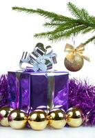 doos met Kerstmis geschenk en decoraties foto
