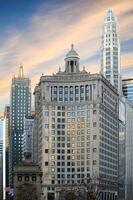de bekend gebouwen en historisch wolkenkrabbers van chicago combineren modern en traditioneel bouwkundig stijlen. foto
