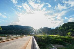 landschap visie van bergen en rivier- van sapan dorp Bij nan thailand.sapan is klein en rustig dorp in de berg.thailand bestemming reizen foto