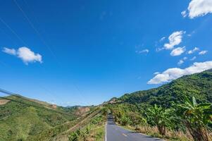 mooi lucht weg van de top Aan de berg in nan stad thailand.nan is een landelijk provincie in noordelijk Thailand grenzend Laos foto