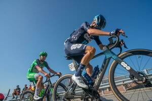 Bergamo Italië 2023 giro di Lombardia fietsers beklimming de beklimmen van de zambla heuvel foto