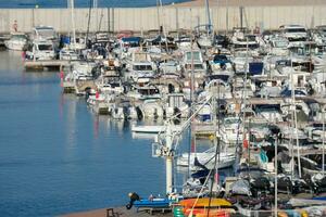 jachthaven en visvangst haven in de stad- van blanes Aan de Catalaans kust. foto