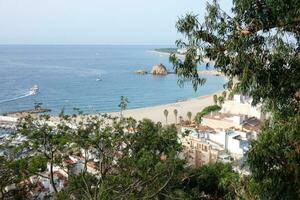 algemeen keer bekeken van de middellandse Zee dorp van blanes in de provincie van Barcelona. foto