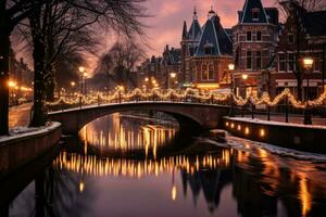 Nederlands grachten reflecteren de magisch dans van fonkelend Kerstmis stad lichten foto