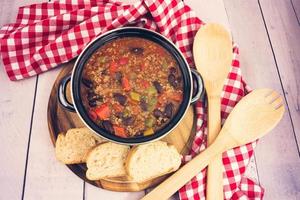 chili con carne met runderbonen en kruiden foto