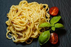 Italiaans gerecht spaghetti a la carbonara foto