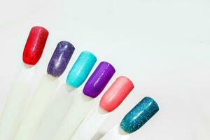 palet van nagel ontwerpen, testers van veelkleurig poetsmiddelen Aan vlak nagels foto