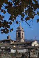 klokkentoren van de kathedraal in Terni gezien vanaf het promenadepark