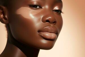 portret van een mooi Afrikaanse Amerikaans vrouw met donker huid en natuurlijk bedenken ai gegenereerd foto