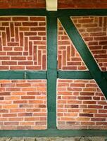 mooie textuur van oude vintage half betimmerde bakstenen muren gevonden in duitsland. foto