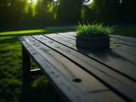 houten tafel en vervagen tropisch groen gras achtergrond, Product Scherm montage. hoog kwaliteit foto 8k fhd ai gegenereerd