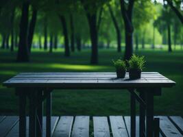 houten tafel en vervagen tropisch groen gras achtergrond, Product Scherm montage. hoog kwaliteit foto 8k fhd ai gegenereerd