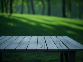 houten tafel en vervagen tropisch groen gras achtergrond, Product Scherm montage. hoog kwaliteit foto 8k fhd ai gegenereerd