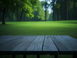 houten tafel en vervagen tropisch groen gras achtergrond, Product Scherm montage. hoog kwaliteit foto 8k fhd ai gegenereerd