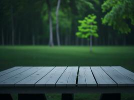 houten tafel en vervagen tropisch groen gras achtergrond, Product Scherm montage. hoog kwaliteit foto 8k fhd ai gegenereerd