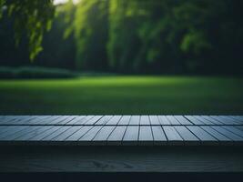 houten tafel en vervagen tropisch groen gras achtergrond, Product Scherm montage. hoog kwaliteit foto 8k fhd ai gegenereerd