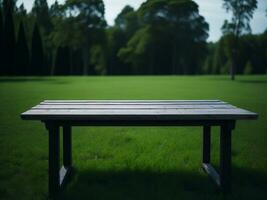 houten tafel en vervagen tropisch groen gras achtergrond, Product Scherm montage. hoog kwaliteit foto 8k fhd ai gegenereerd