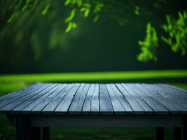 houten tafel en vervagen tropisch groen gras achtergrond, Product Scherm montage. hoog kwaliteit foto 8k fhd ai gegenereerd