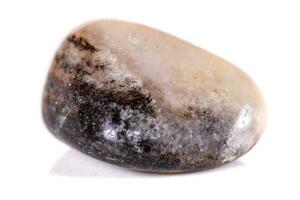 macro mineraal steen Jasper Aan een wit achtergrond foto