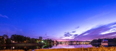 zonsondergang over de baai van Warwick op Rhode Island foto