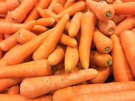 close-up wortel in supermarkt, gezond concept foto