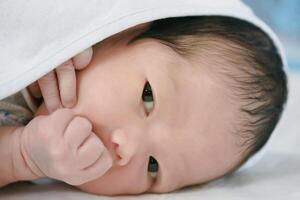 schattige pasgeboren baby foto