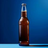 model, fles van bier zonder een etiket Aan een blauw achtergrond. generatief ai inhoud foto