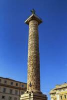 beroemd trajanus kolom in Rome stad, Italië foto