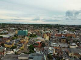 hoog hoek visie van zuiden oosten- downtown en centraal luton stad en reclame wijk gedurende zonsondergang. de beeld was gevangen genomen met drone's camera Aan september 1e, 2023 foto