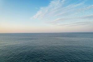 meest mooi visie van Brits landschap en zee visie van gedurfd deur strand van Engeland Super goed Brittannië, uk. beeld was gevangen genomen met drone's camera Aan september 9e, 2023 foto