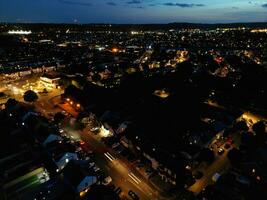 antenne visie van verlichte woon- wijk van luton stad van Engeland foto