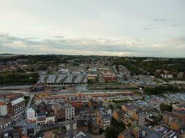 hoog hoek visie van zuiden oosten- downtown en centraal luton stad en reclame wijk gedurende zonsondergang. de beeld was gevangen genomen met drone's camera Aan september 1e, 2023 foto