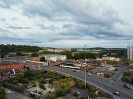 hoog hoek visie van zuiden oosten- downtown en centraal luton stad en reclame wijk gedurende zonsondergang. de beeld was gevangen genomen met drone's camera Aan september 1e, 2023 foto