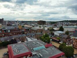 hoog hoek visie van zuiden oosten- downtown en centraal luton stad en reclame wijk gedurende zonsondergang. de beeld was gevangen genomen met drone's camera Aan september 1e, 2023 foto