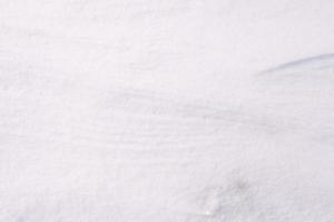 getextureerde sneeuwbankclose-up, schone witte sneeuwtextuur foto
