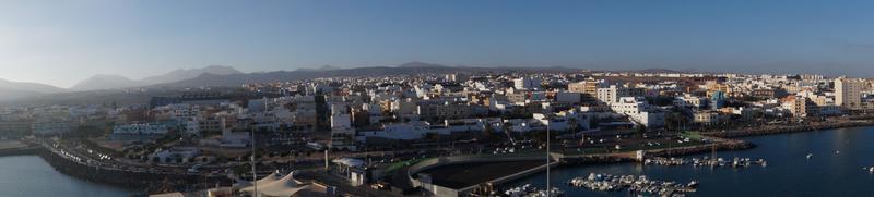 Puerto del Rosario vanuit het perspectief van de cruiseterminal