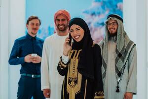 groep portret van moslim zakenlieden en zakenvrouw foto