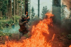 modern oorlogvoering soldaat omringd door vuur, strijd in dicht en gevaarlijk Woud gebieden foto