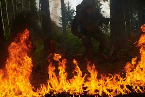 modern oorlogvoering soldaten ploeg in strijd foto