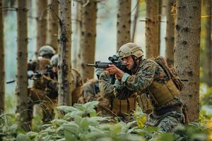 een groep van modern oorlogvoering soldaten is vechten een oorlog in gevaarlijk afgelegen Woud gebieden. een groep van soldaten is vechten Aan de vijand lijn met modern wapens. de concept van oorlogvoering en leger conflicten foto