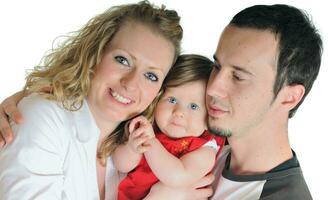 gelukkig jong familie samen in studio foto