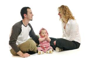 gelukkig jong familie samen in studio foto