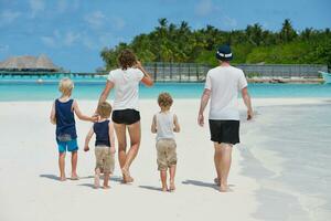 gelukkige familie op vakantie foto