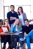 studenten groep staand samen net zo team foto