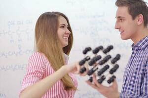 gelukkig tieners groep in school- foto