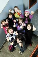 gelukkig kinderen groep in school- foto