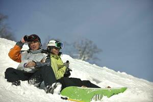 snowboarders paar ontspannende foto