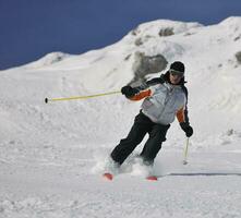 skiër vrij rijden foto