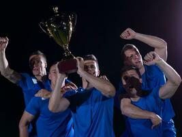 voetballers die de overwinning vieren foto